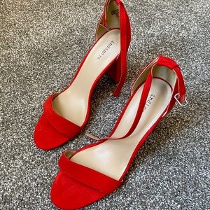 Indigo Rd women’s size 10 red heel.
